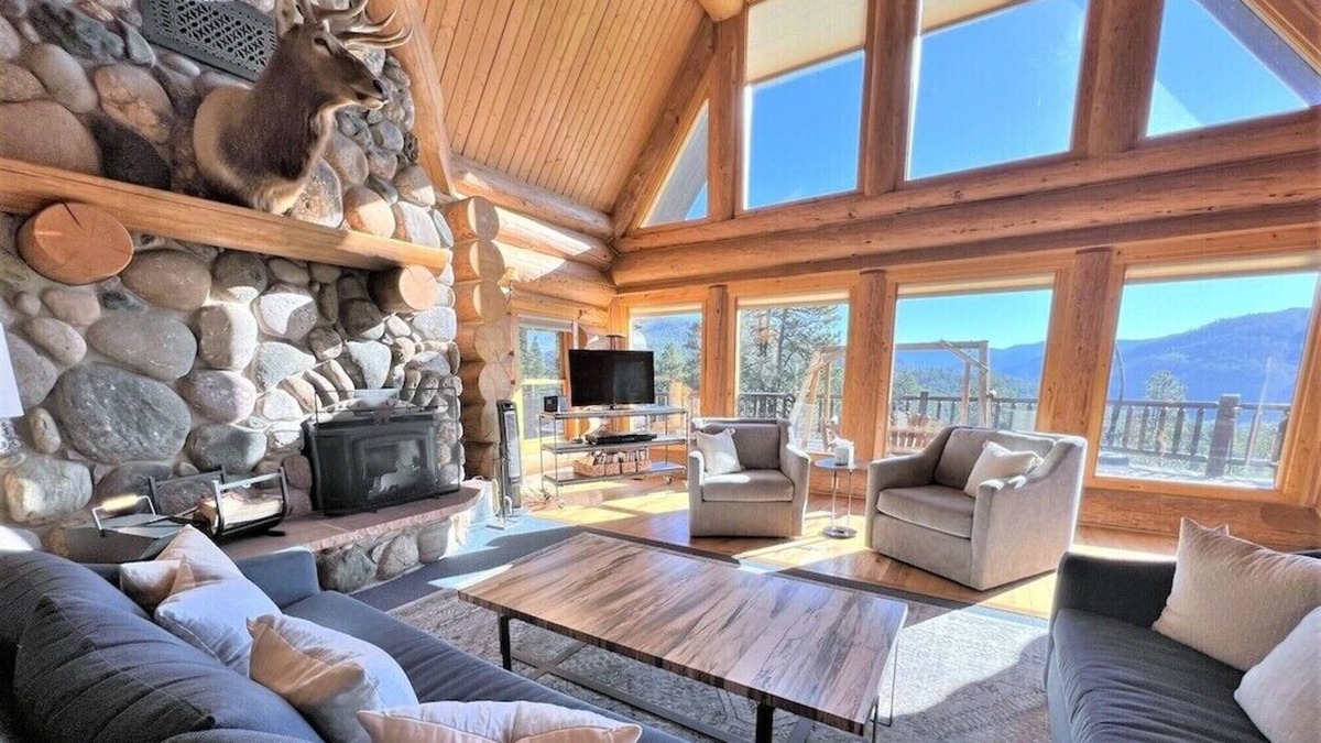Bayfield Cabin | Epic Retreat on 37 acres with Mountain Views, Private Hot Tub, Pet Friendly