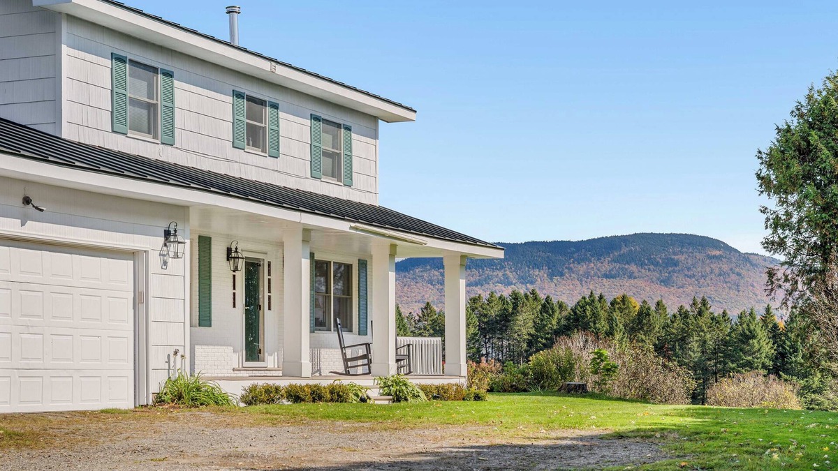 Morristown House | EPIC Views! Idlewild House 4 BR w Office - Ski Sled Snowshoe 10 min to Stowe