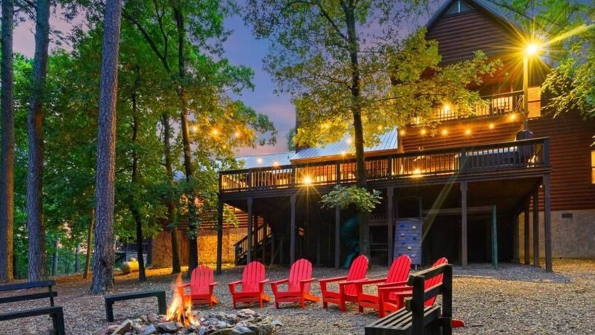 Broken Bow Cabin | Epic Views + Sleeps 21 + Bunk Room & Game Zone