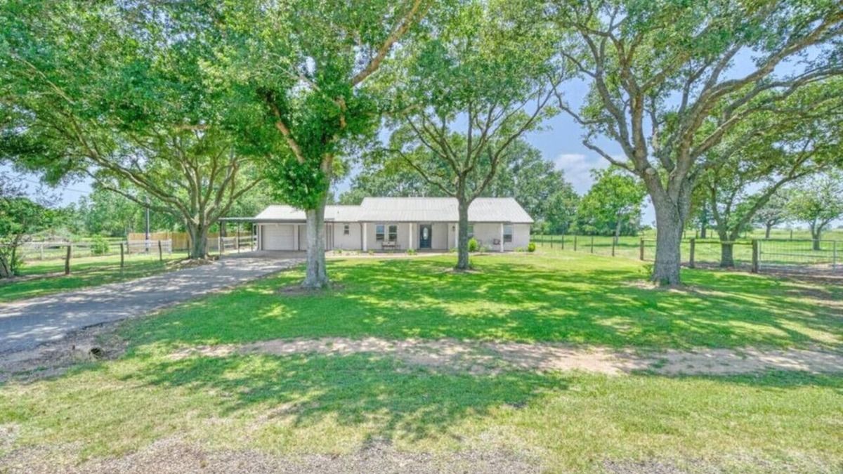 Lissie House | Equestrian Hideaway | Splashway Waterpark