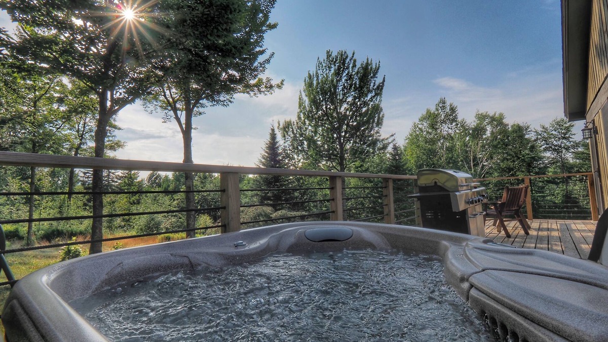 Plymouth House | Equinox Haus: Private retreat with pool table, hot tub and hiking trails