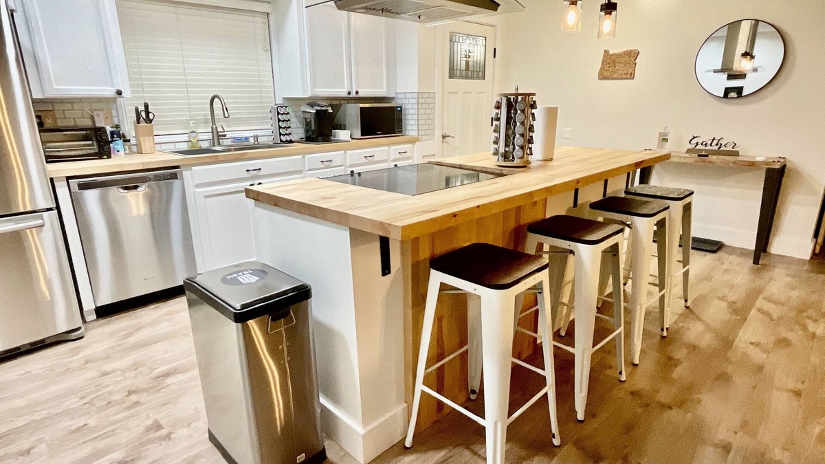 Metzger House | Equipped 3bd/2ba Home with Private Backyard Oasis, Comfort & Convenience Await!