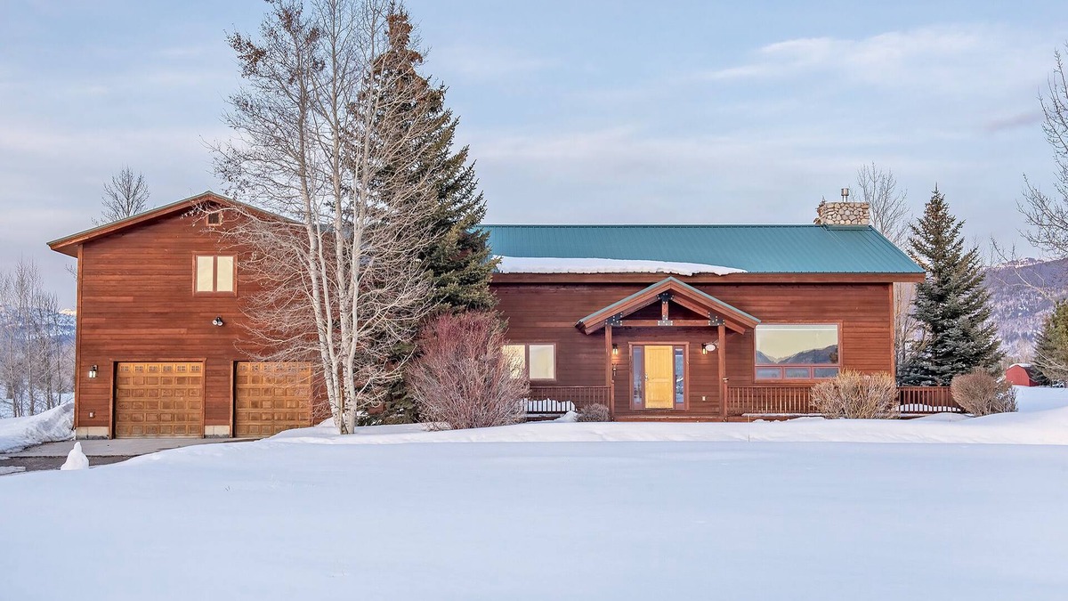 Driggs Ski Chalet | Equipped family-sized ski chalet in Driggs, ID a short drive to Grand Targhee.