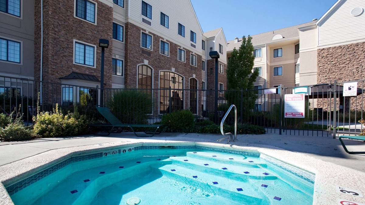 Glendale Condo | Equipped King Suite | Complimentary Breakfast, Outdoor Pool + Shared Hot Tub