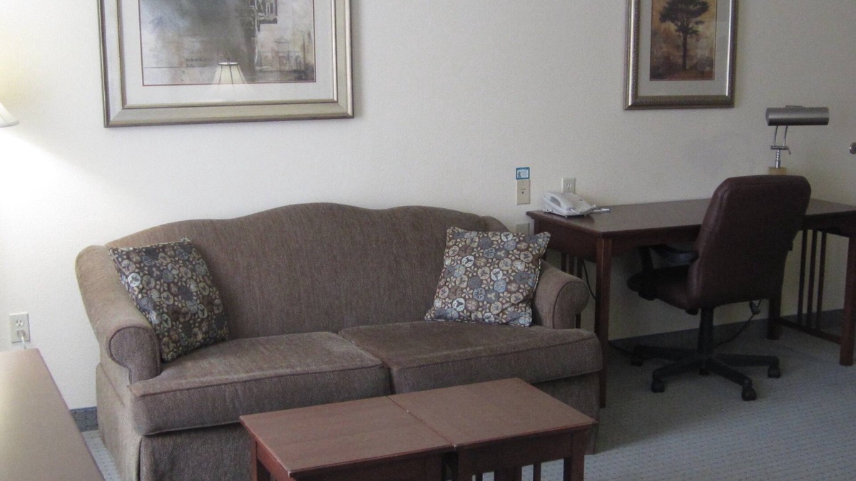 Kalamazoo Condo | Equipped King Suite | Free Daily Breakfast + Indoor Pool