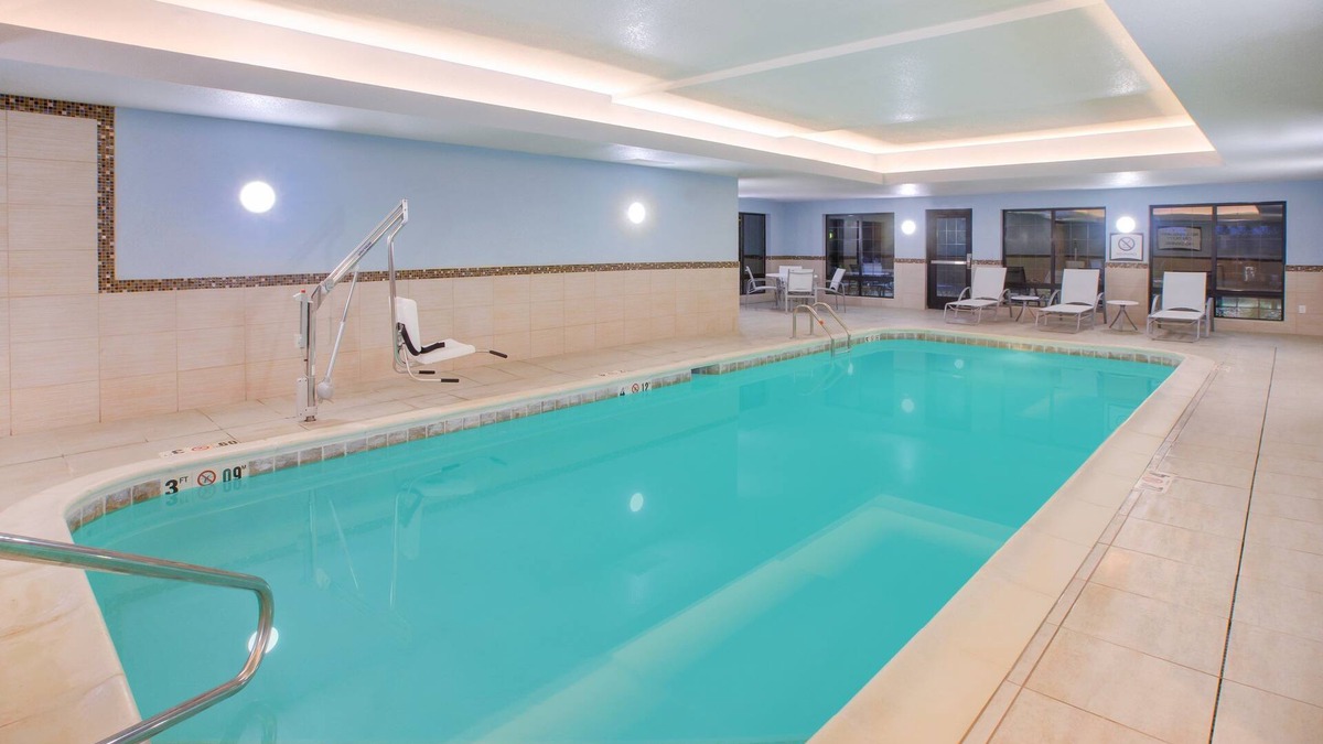 Benton Harbor Condo | Equipped Suite | Free Daily Breakfast, Indoor Pool + Fitness Center