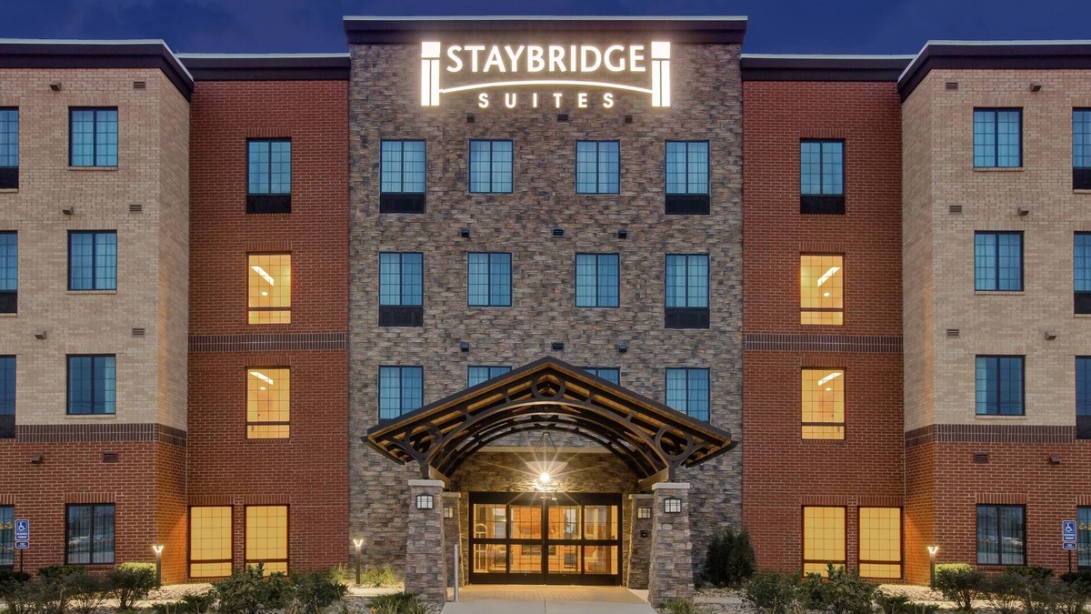Benton Harbor Condo | Equipped Suite Near I-94 | Free Daily Breakfast, Indoor Pool + Fitness Center