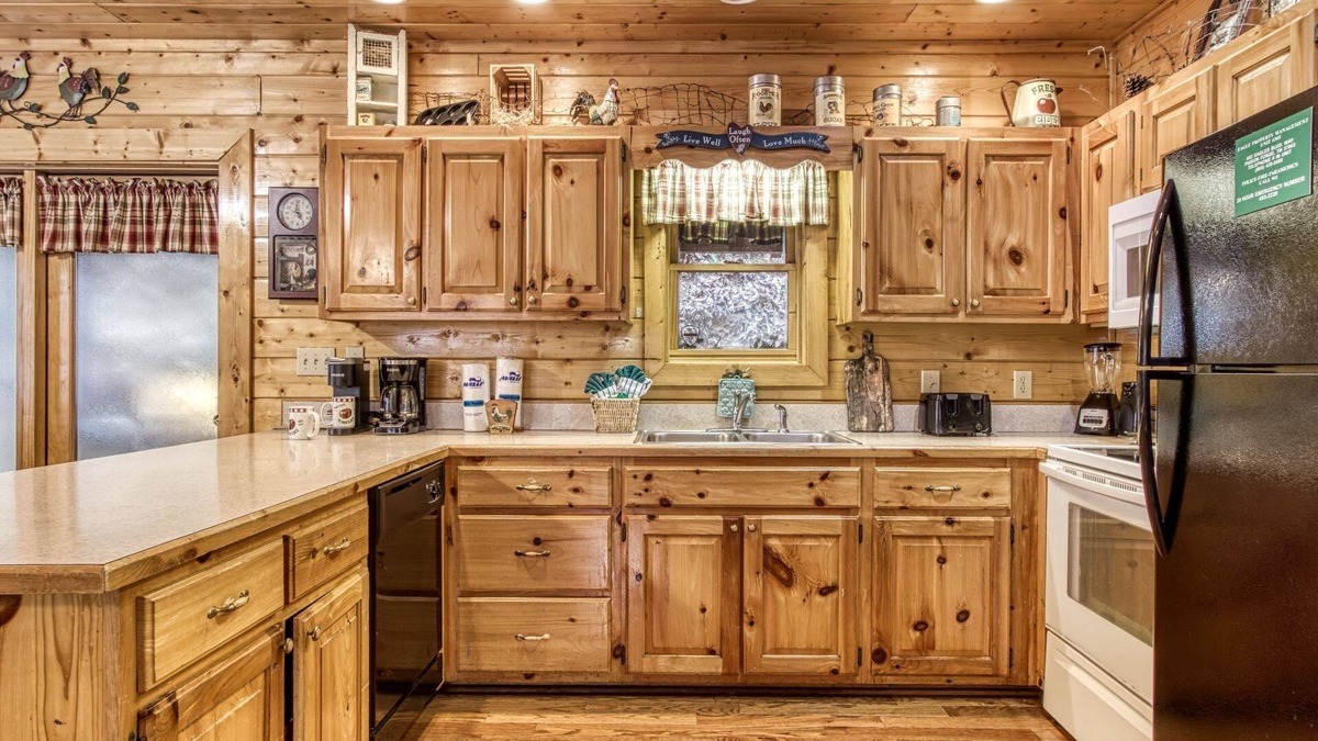 Pigeon Forge Cabin | Er305- Bear Right Inn- Great Location- Close To Town 9 Bedroom Cabin by RedAwning