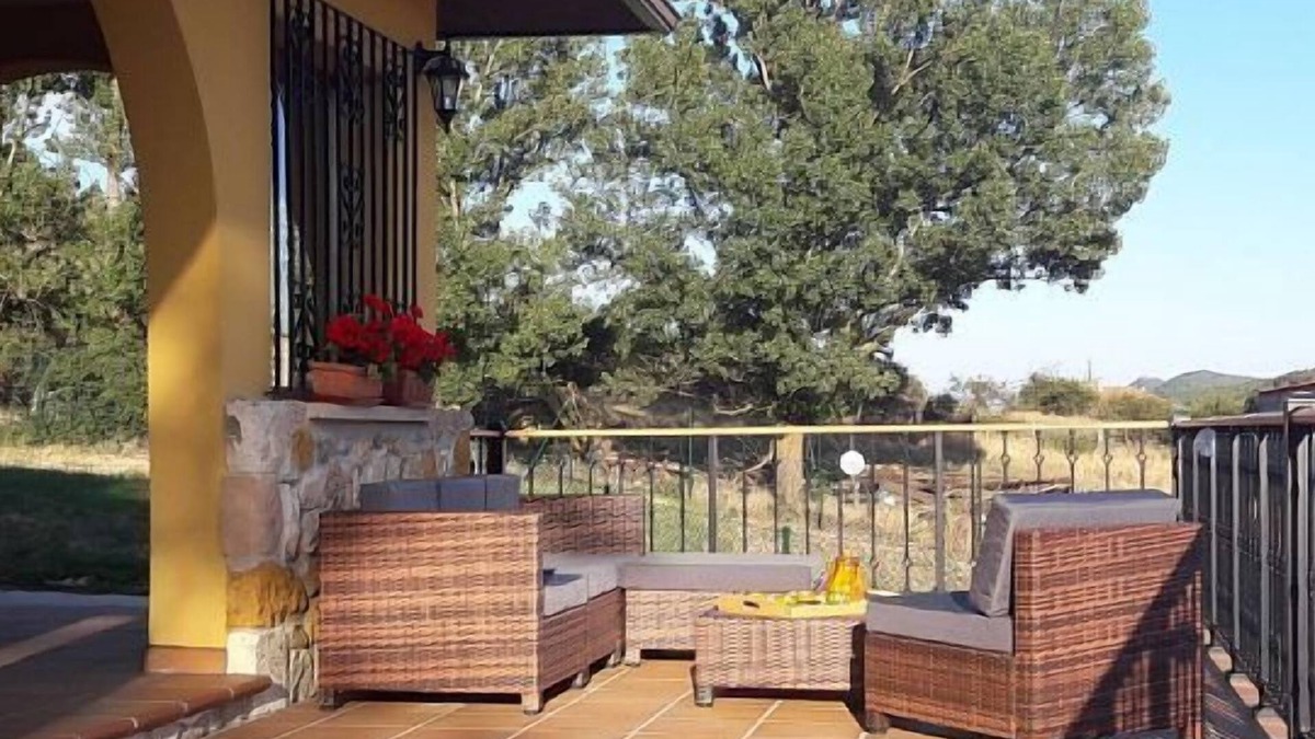 Hontoria del Pinar Cottage | Eras de la Cabizuela House (full rental) for 7 people VuT-09/071