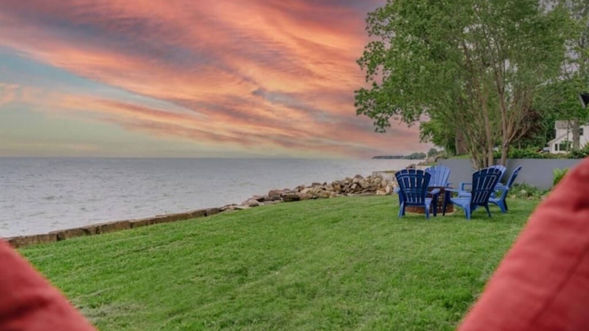 Town of Essex Cottage | Erie Breeze Cottage, right on Lake Erie, EPIC wine route!