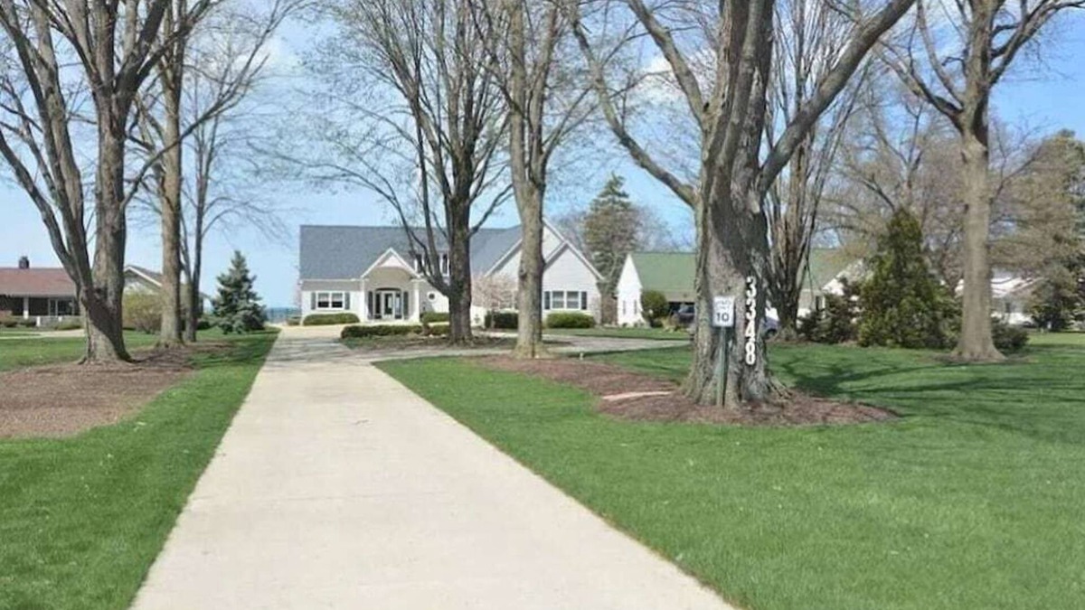 Lorain House | Erie Escape - Lakefront Lake Erie w/Pool