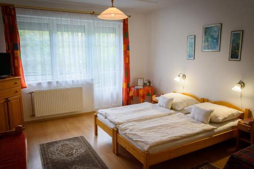 Sarvar Apartment | Erika Apartman