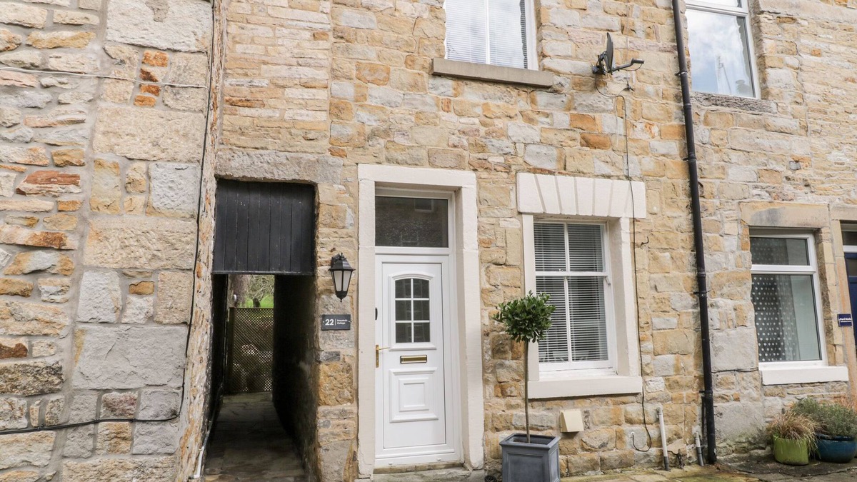 Skipton Cottage | ERMYSTED'S COTTAGE, with a garden in Skipton