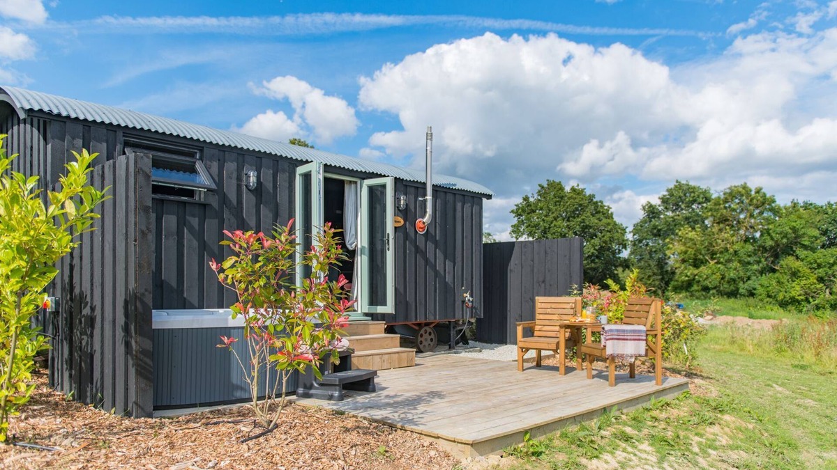 Abbess Roding Cottage | Ernest - a holiday let by Bloom Stays that sleeps 2 guests in 1 bedroom