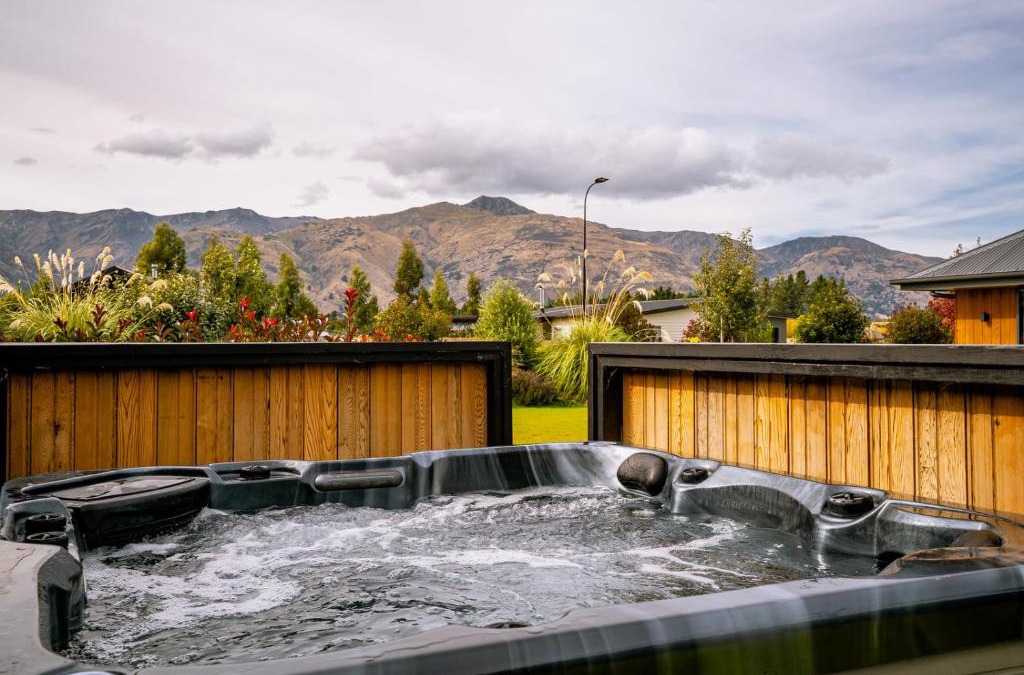 Lake Hawea House | Erskine Place - Lake Hawea Holiday Home