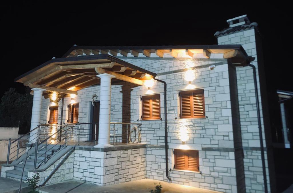 Mbrostar-Urë Apartment | Ervis Villa