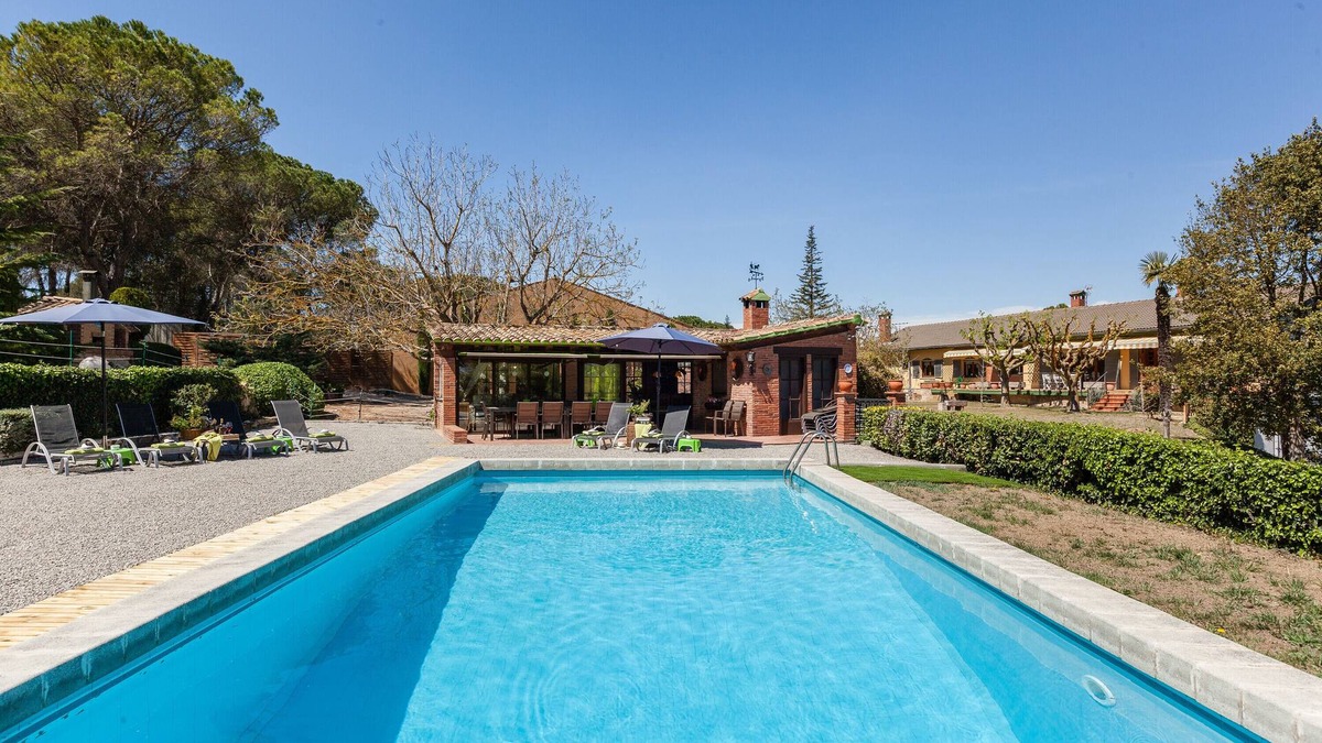 Capellades House | Holiday Home Finca La Pedrera Barcelona with Pool, Wi-Fi, Terrace & Garden