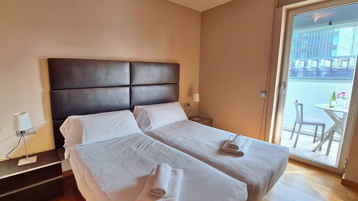 El Port Apartment | Apartment in Front of Fira Gran Via