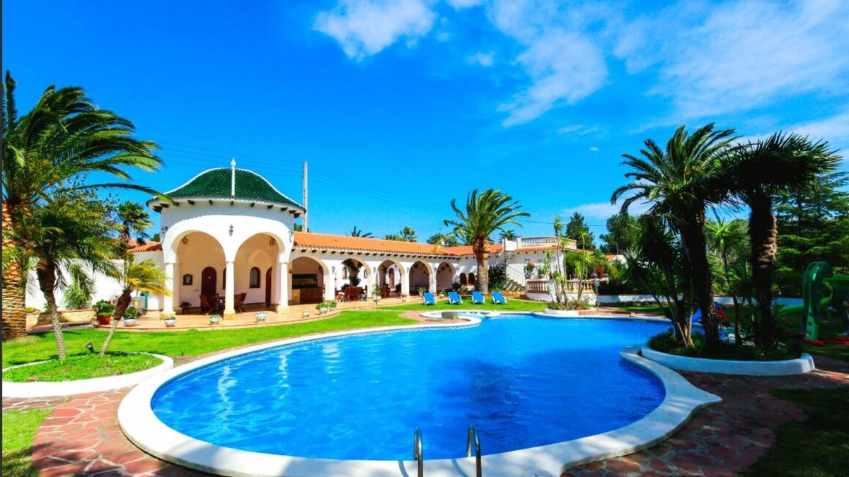 Miami Platja Villa | Villa Balneari Resort. Vacaciones en Familia y amigos Piscina Tenis Golf, Futbol