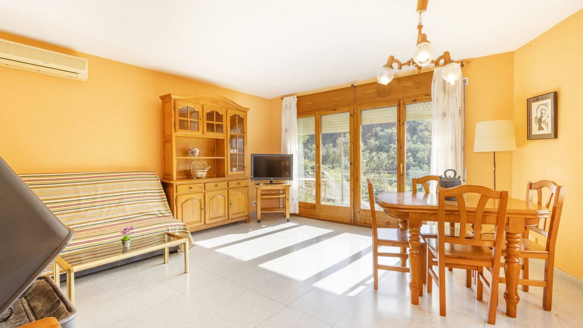 Gavet de la Conca Apartment | Apartment 'Casa De La Font' in Sant Martí de Barcedana with Shared Pool and Air Conditioning