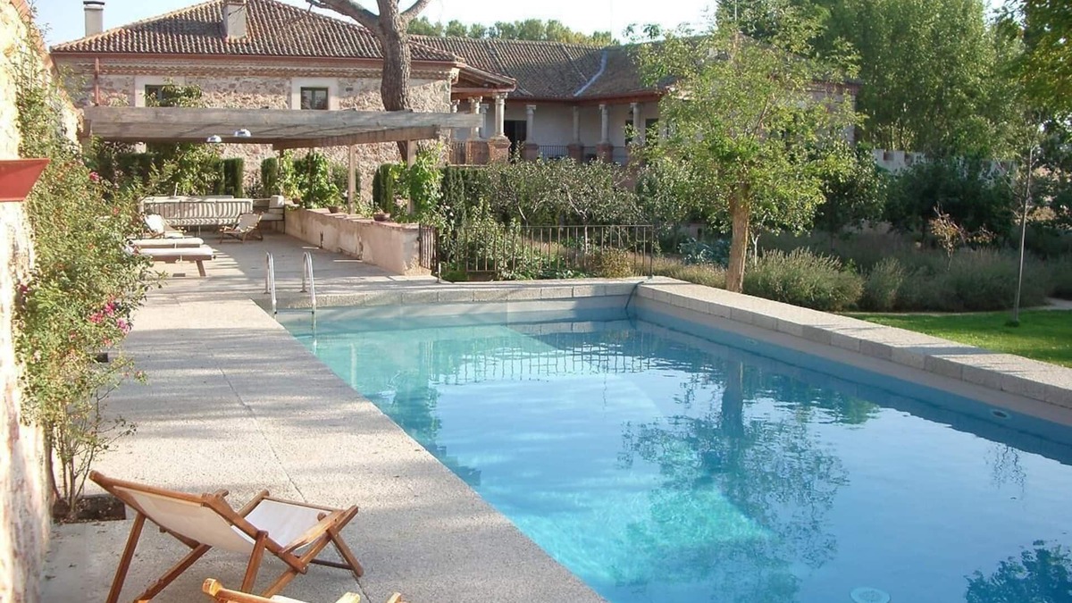 Hoyuelos Villa | Renaissance palace with capacity for up to 39 people
