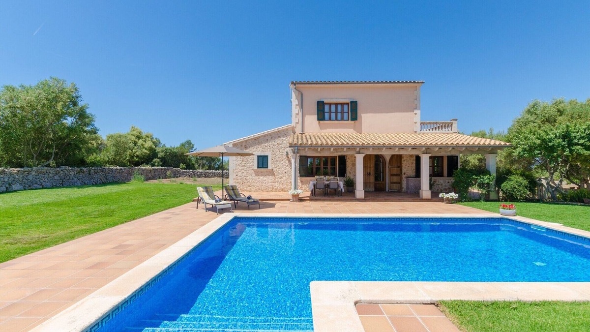 Lloret de Vistalegre Villa | Es Vedat 6 - Villa With Private Pool. Free Wifi