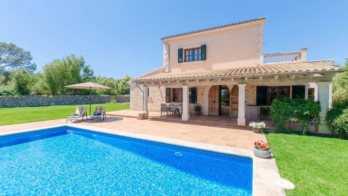 Lloret de Vistalegre Villa | ES VEDAT - Villa with private pool in Lloret De Vistalegre. Free WiFi