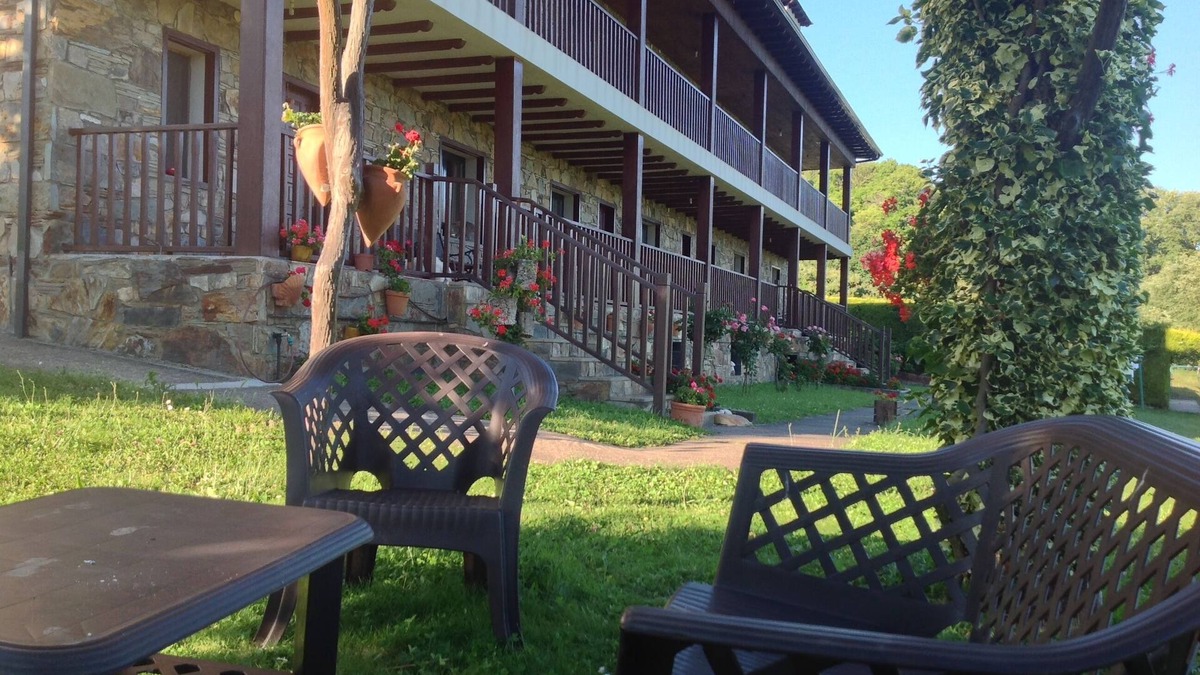 Fontoria Apartment | Lodging in rural environment Los Trobos<>in Villar de Otero, in the Ancares region.