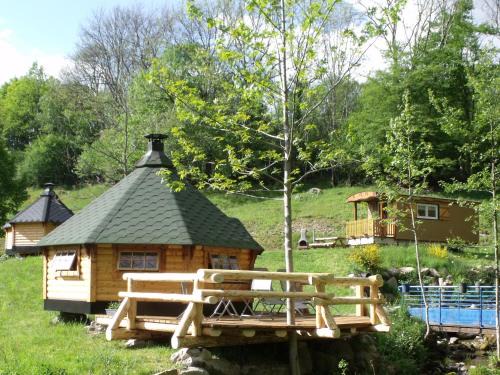 Ferdrupt House | Escapade Romantique: Cabane avec Terrasse Panoramique, Poêle à Bois et Éclairage Multicolore - FR-1-589-441