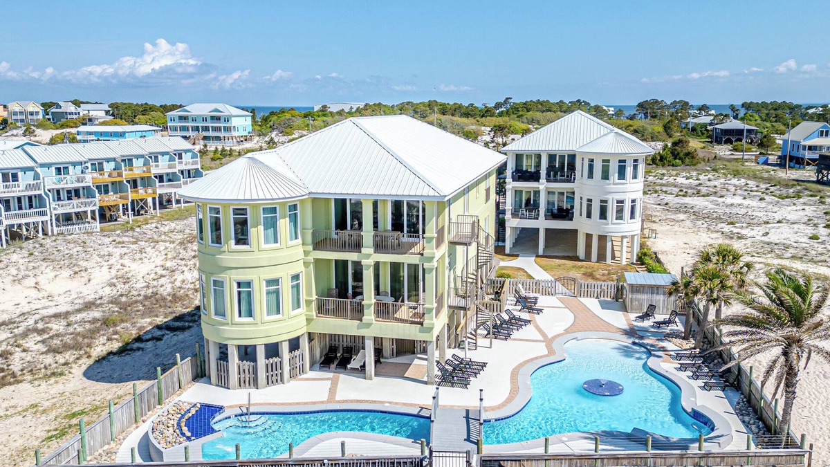 Saint Elmo House | Escapades A2 - Sleeps 20 - Beachfront w/Pool - Upper Unit