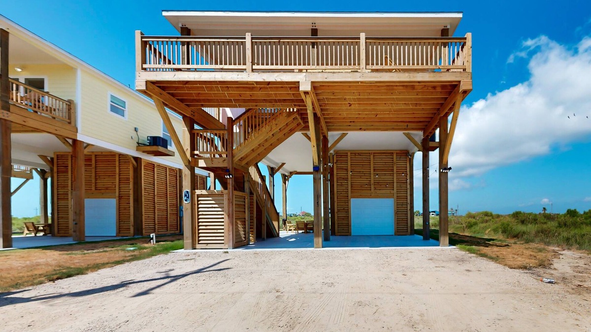 Gilchrist House | Escape | Bay Views | Family Retreat | Dog Friendly