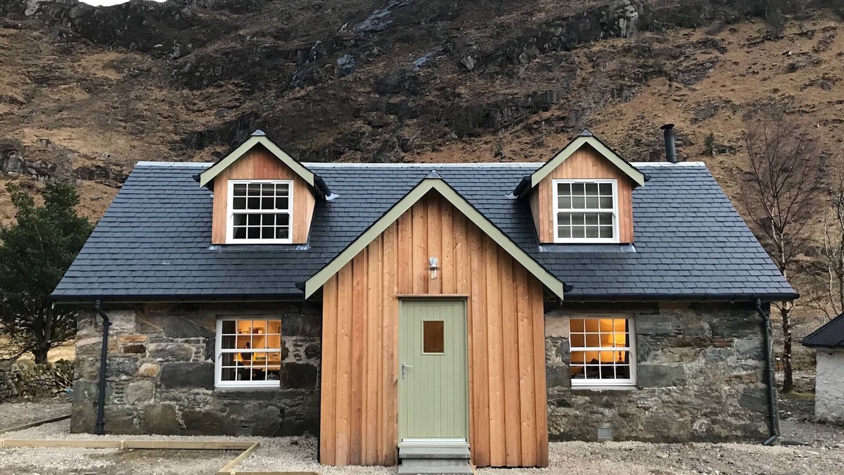 Shiel Bridge Cottage | Escape & enjoy the stars in the wilderness of the Scottish hills by a sea loch