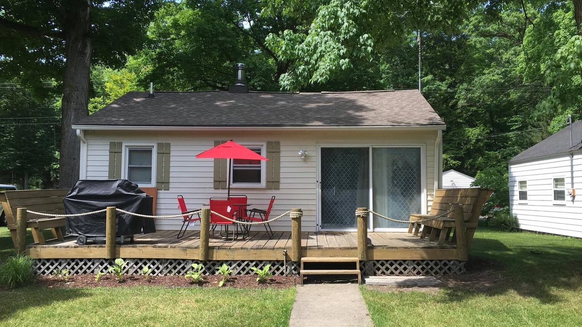 Newaygo Cottage | Escape from the Future Cabin Muskegon River