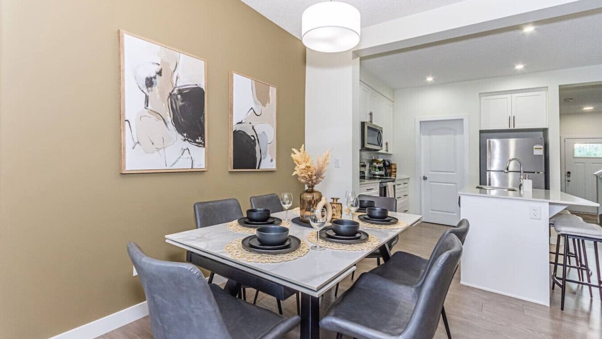 Northwest Edmonton House | Escape in Style/King Bed/Disney/Near WEM
