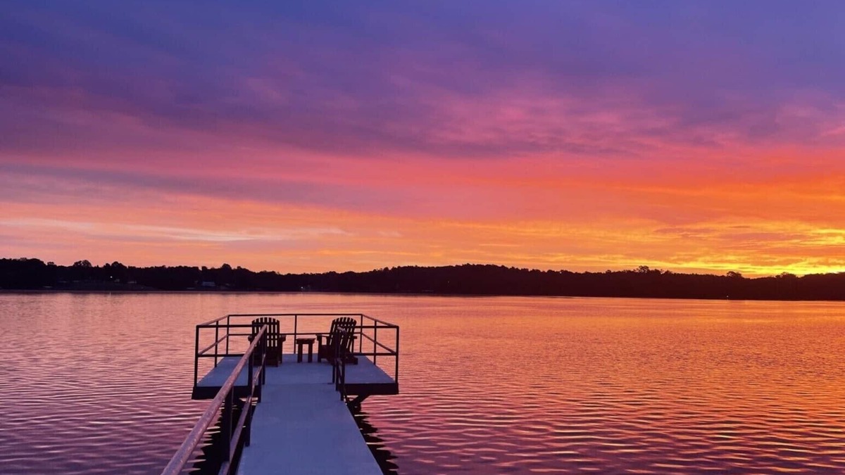 Greenwood House | Escape on Lake Greenwood: Kayaks, Beach, Pier, Firepit, Putting Green, & More!