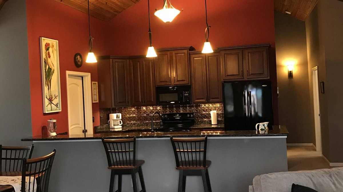 Calhoun County House | Escape the city to quiet and picturesque Golden Eagle, IL.