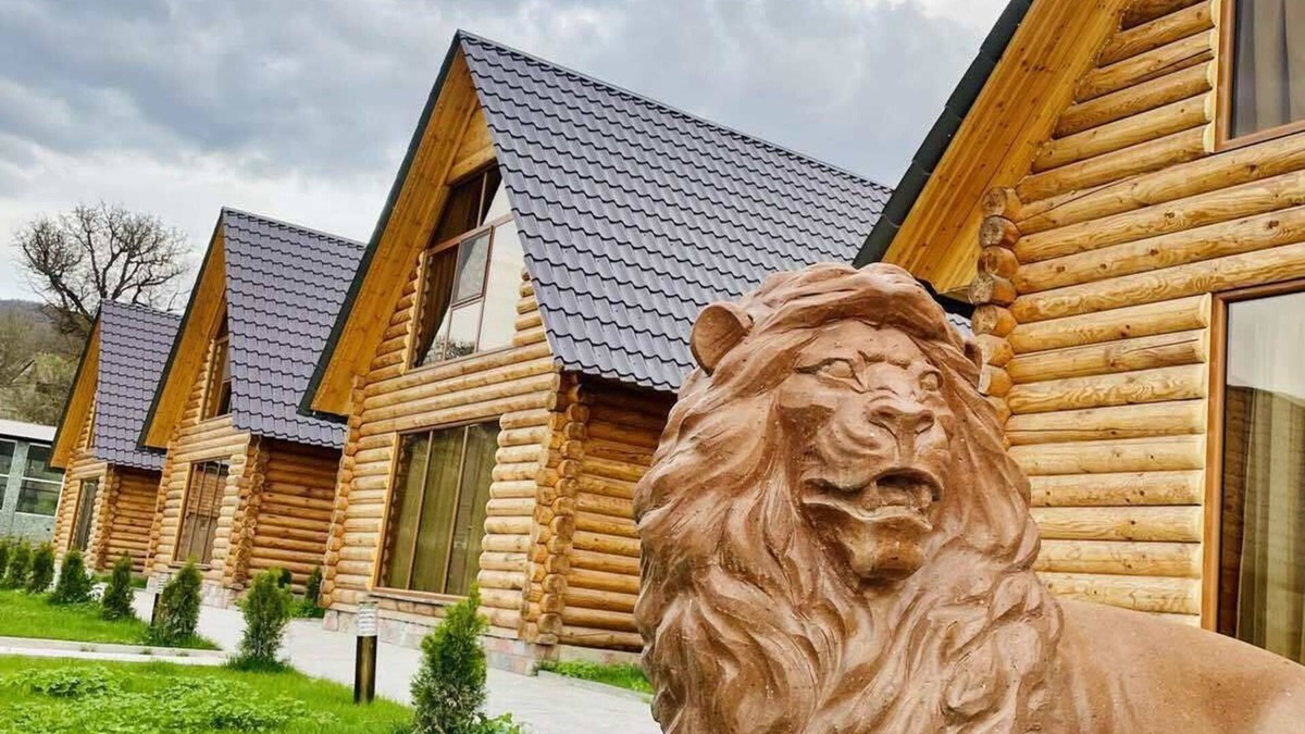 Debet Villa | Escape the ordinary and discover a world of beauty at Riverside Eco Resort.