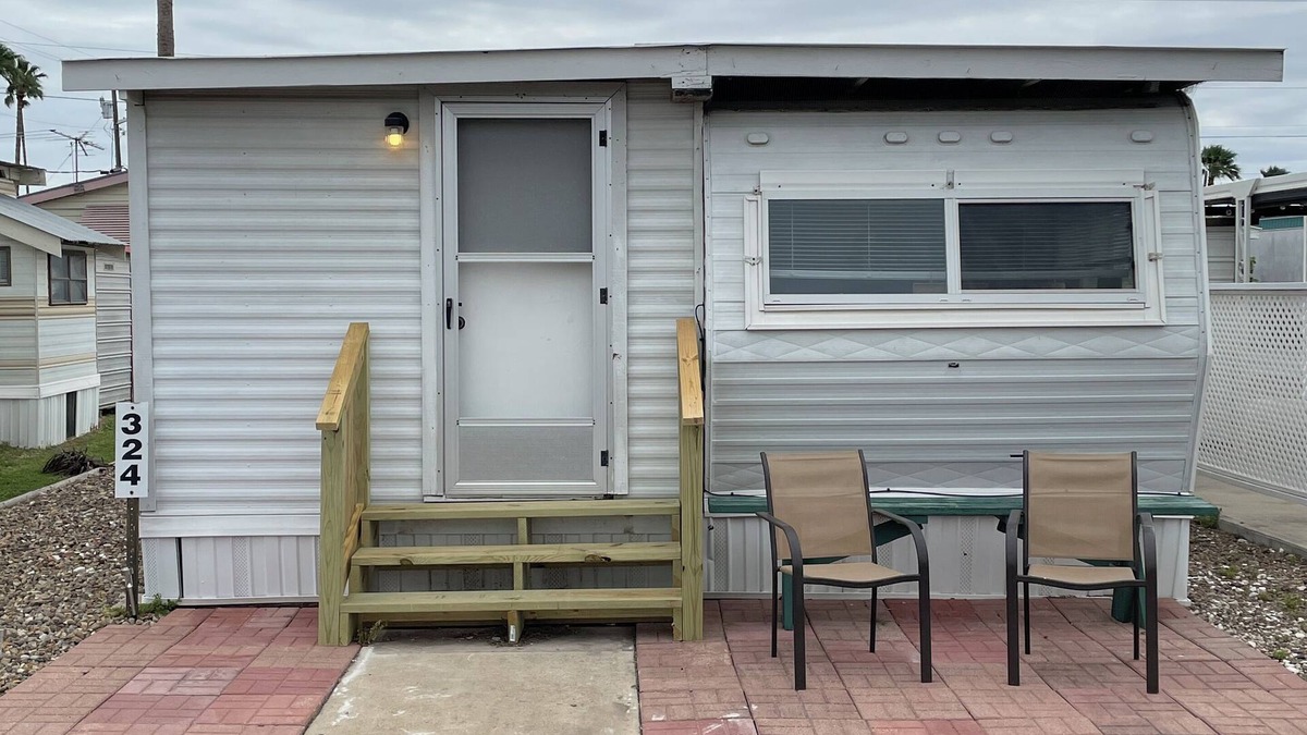 Weslaco House | Escape The Stress at Magoo's Magic Valley pet's ok! Cozy 1/1 house in RV resort!