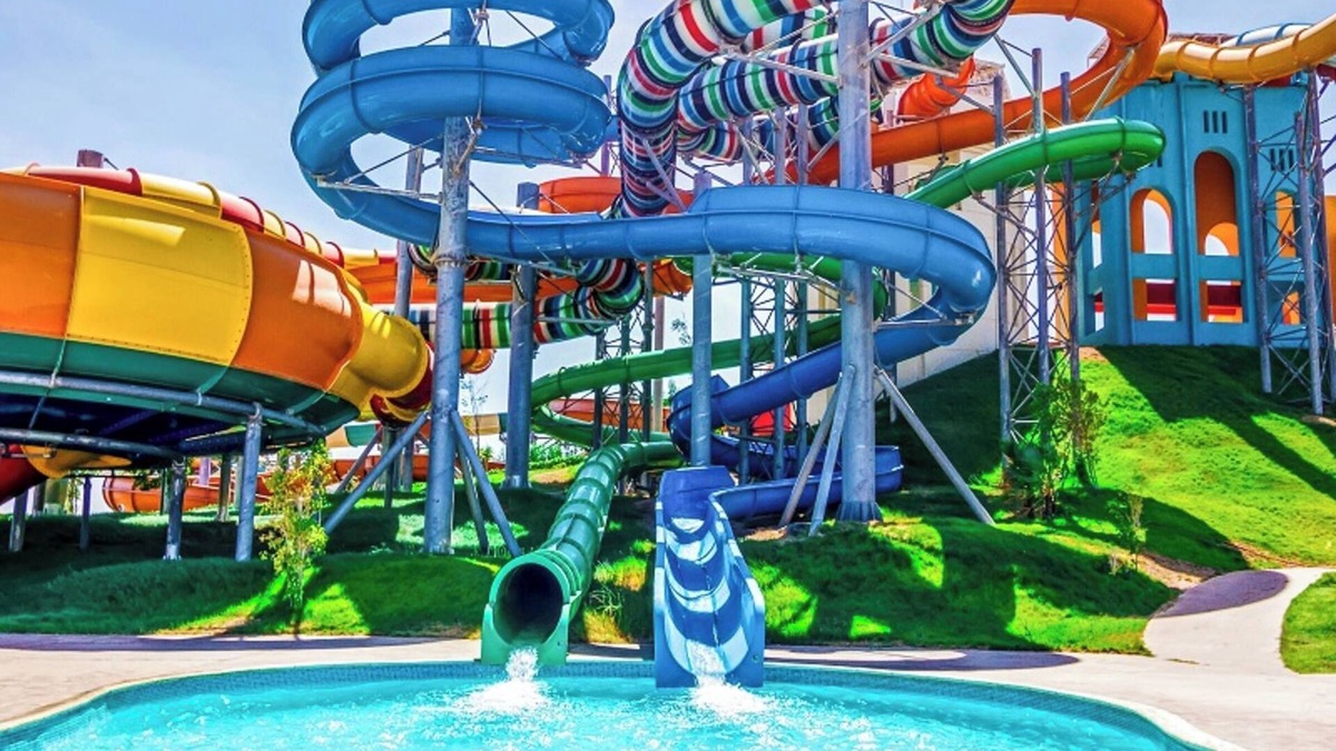 Makadi Bay Hotel | Escape to 3 Comfortable Rooms Near Makadi Water World Aqua Park | Free Parking