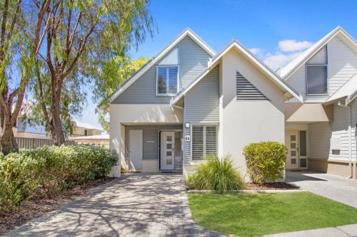 Broadwater Villa | Escape to 64 at Cape View Resort