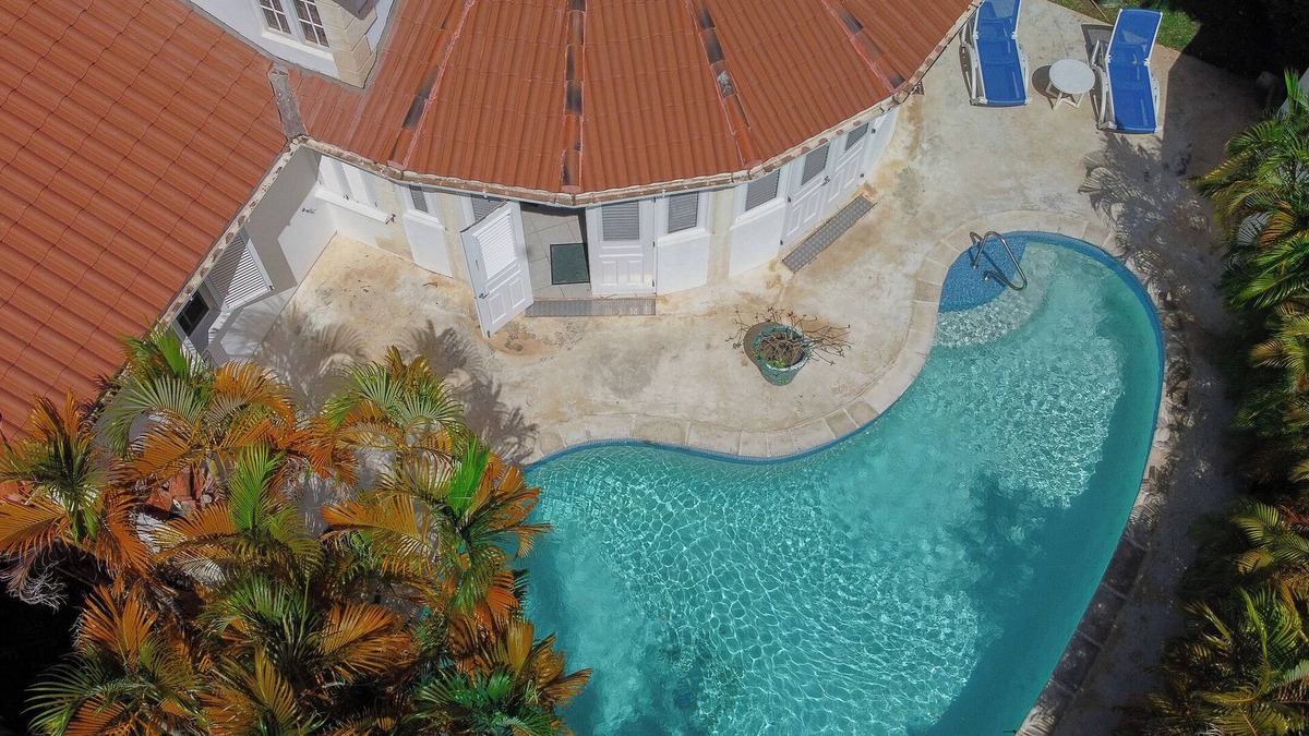 Paynes Bay House | Escape to a delightful spacious family villa in Saint James