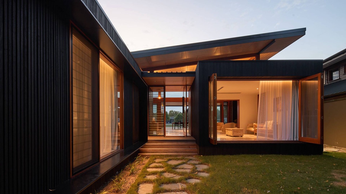 Gold Coast House | Escape to a private boutique retreat on South Stradbroke Island