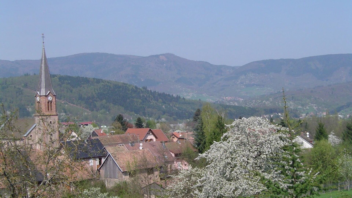 Neuve-Eglise House | Escape to a Romantic Hideaway & Remote Work Haven in the Mountains, pet friendly