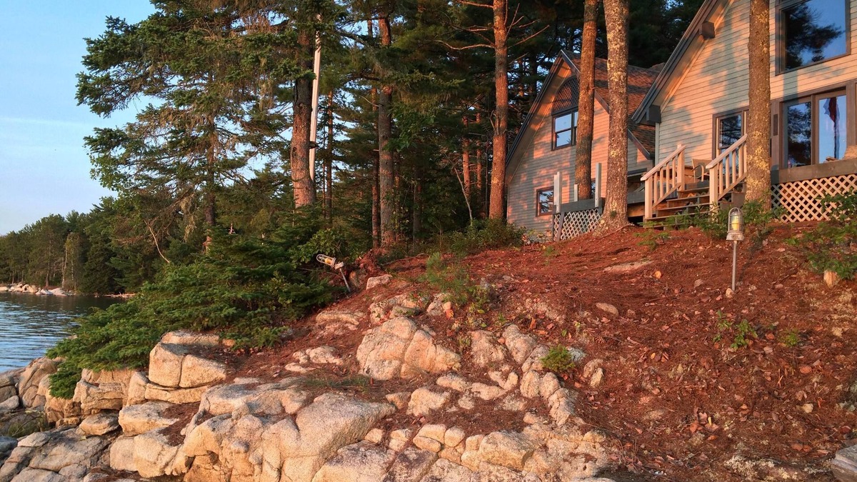 Sullivan House | “Escape” to a Waterfront Artist’s Home on Secluded Evergreen Point, Taunton Bay