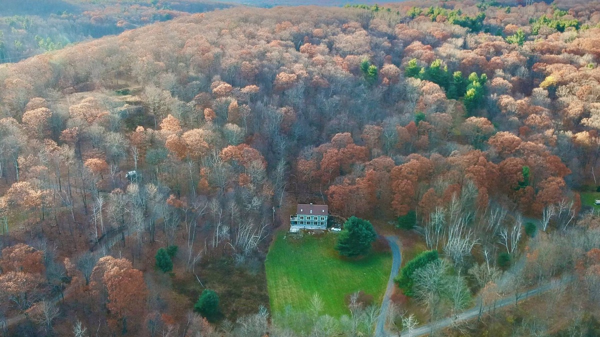 Hillsdale House | Escape to an Exclusive Mountain Retreat: Experience the Splendor of all seasons.