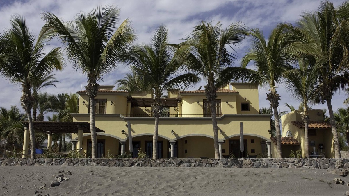 Loreto House | Escape To An Ocean Front Five Star Paradise : A 10 minute walk into Loreto