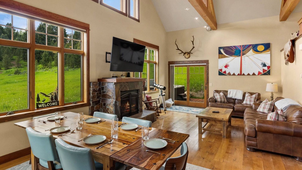 Gallatin Gateway Ski Chalet | Escape to Big Sky with this Relaxing Retreat
