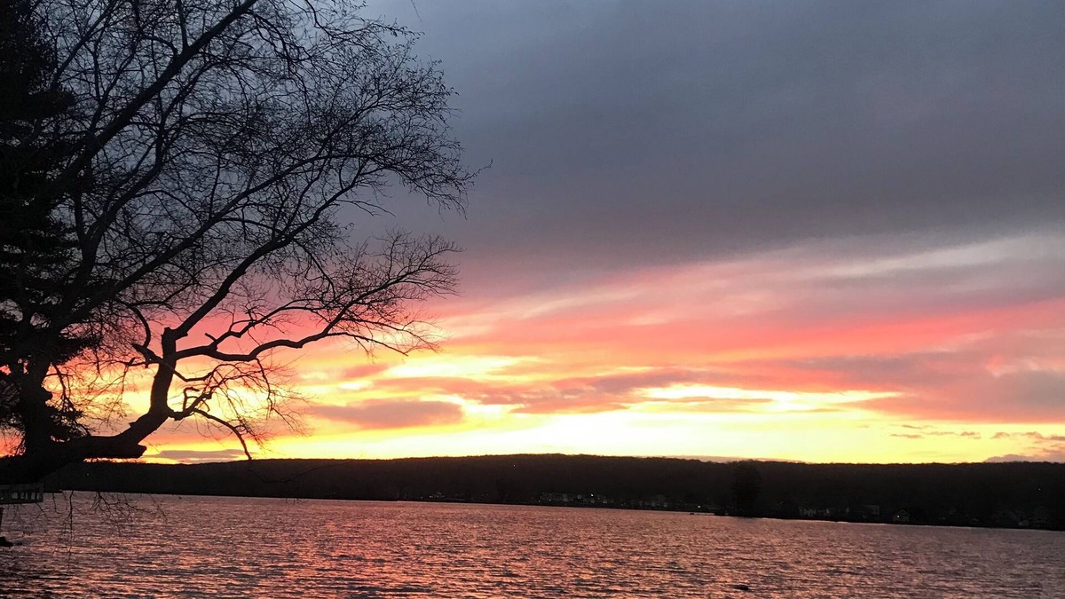 Lake Pocotopaug Cottage | Escape to Caladan Cottage! Cozy pet-friendly lake house: AC, multi-beach access.