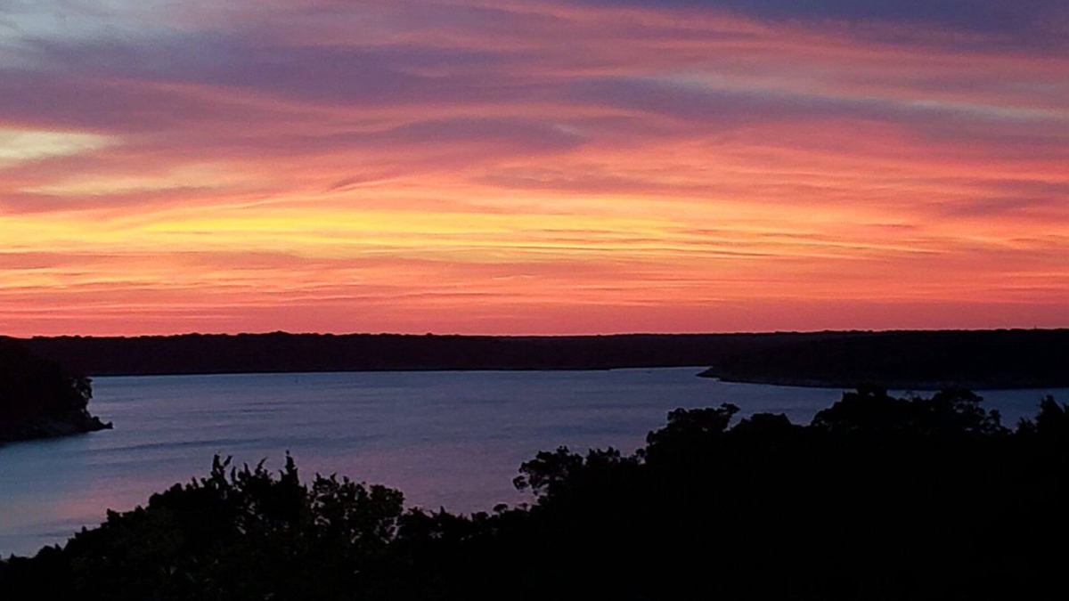 Temple House | Escape to "Cardinal Cottage" in the Country with AMAZING Sunsets