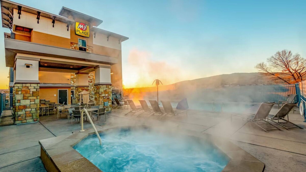 St. George Hotel | Escape to Comfort: Room with Kitchen Near Local Attractions, Pet-Friendly